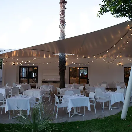 Parco vacanze Voi Le Muse Essentia 4*